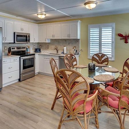 Beach Getaway Pool Condo Between The Island Marina And Beach Bradenton Beach Ngoại thất bức ảnh