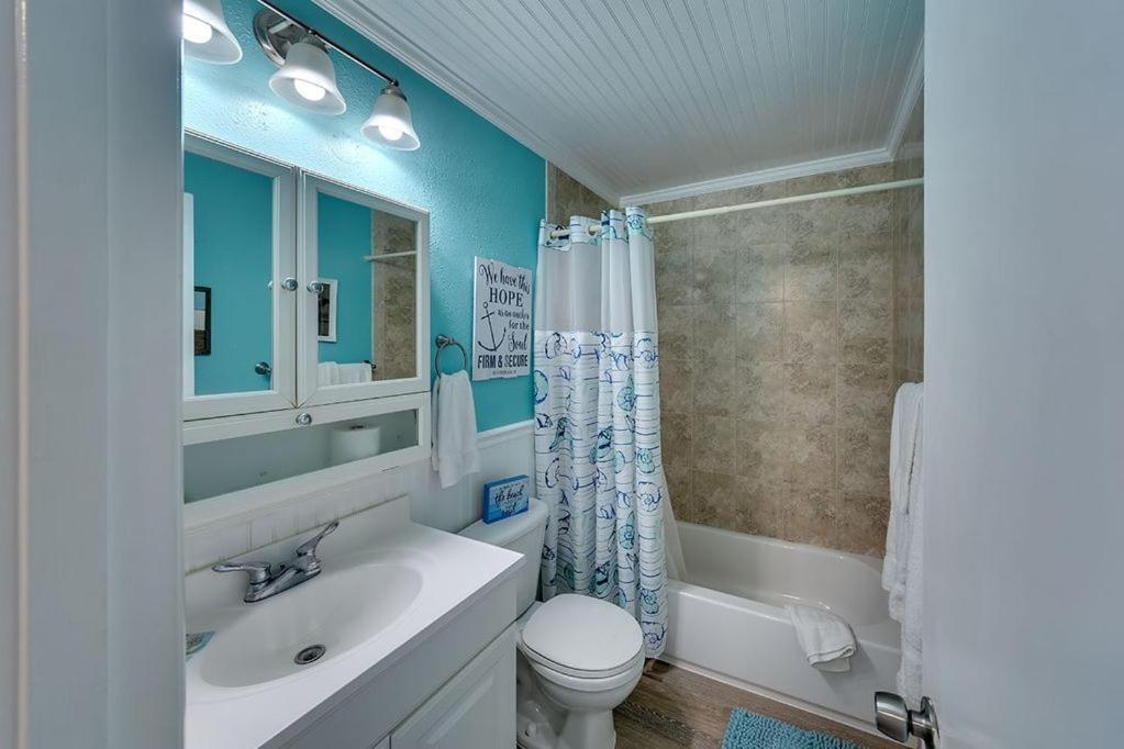 Beach Getaway Pool Condo Between The Island Marina And Beach Bradenton Beach Ngoại thất bức ảnh